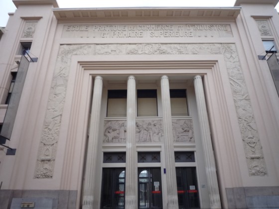 Façade du lycée Dhuoda à Nîmes.