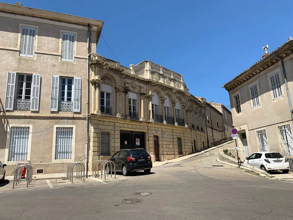 Rue Clérisseau à Nîmes : maison du numéro 34, dans la rue du collège Révolution.