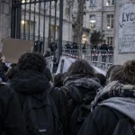 Gard : 1 400 manifestants devant des lycées, dix interpellations